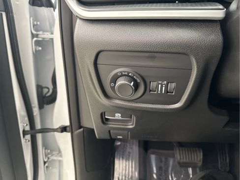 Used 2024 Jeep Grand Cherokee L Altitude image 22