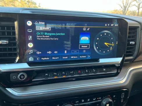 Used 2022 Chevrolet Silverado 1500 High Country w/ Technology Package image 18