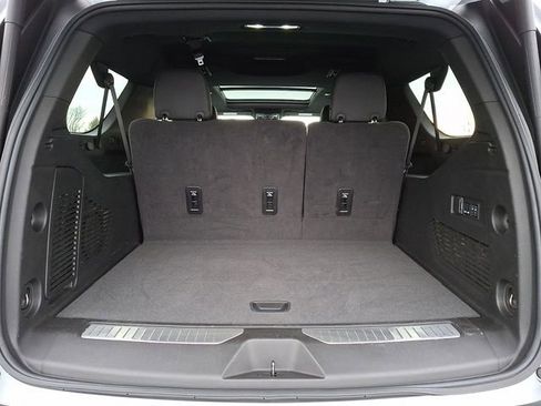 Certified 2024 Chevrolet Suburban High Country image 30