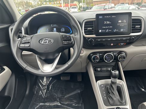 Certified 2025 Hyundai Venue SEL FWD image 19