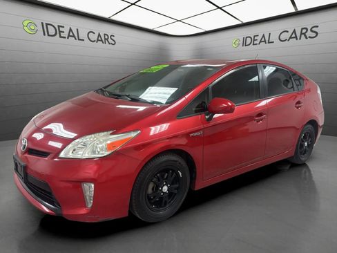 Used 2014 Toyota Prius Two FWD image 1