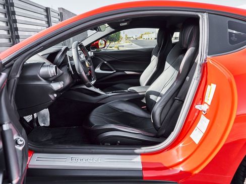 Used 2020 Ferrari 812 Superfast RWD image 32