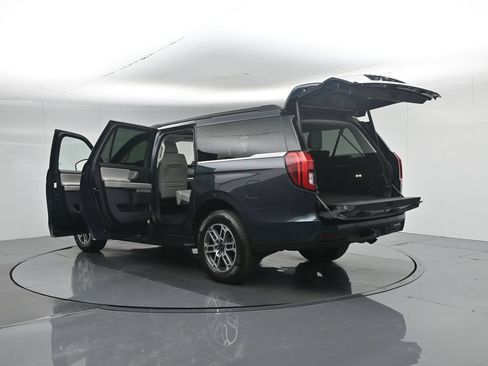 Used 2025 Ford Expedition Max Active RWD image 41
