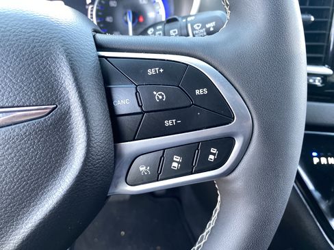 Used 2025 Chrysler Voyager LX FWD image 30