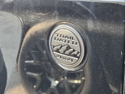 Used 2022 Jeep Gladiator Sport AWD/4WD image 11