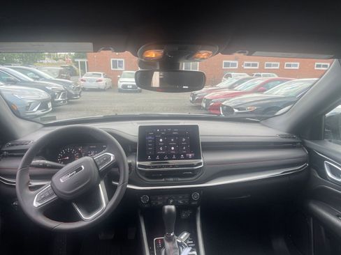 Used 2025 Jeep Compass Trailhawk image 33