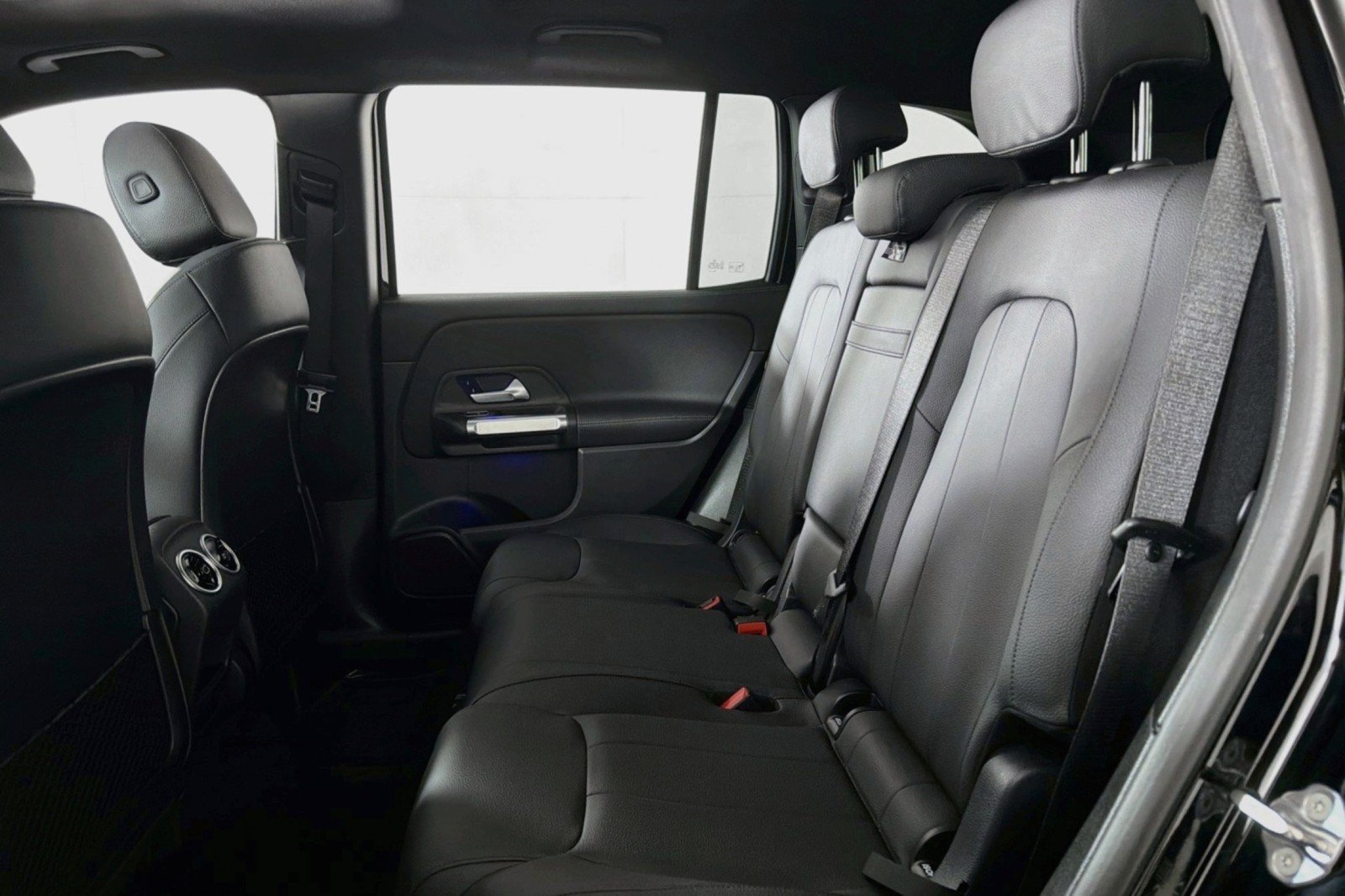 Used 2023 Mercedes-Benz GLB 250 image 7