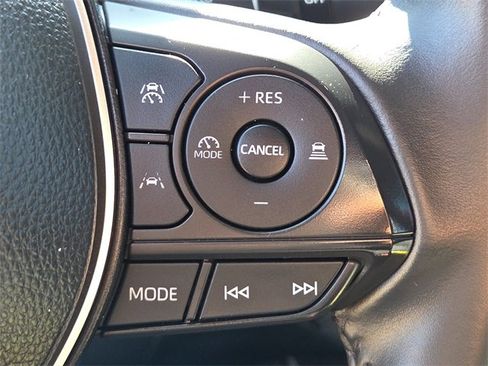 Used 2024 Toyota Corolla Cross XSE image 27