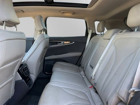 Used 2021 Lincoln Nautilus Reserve w/ Equipment Group 201A image 13