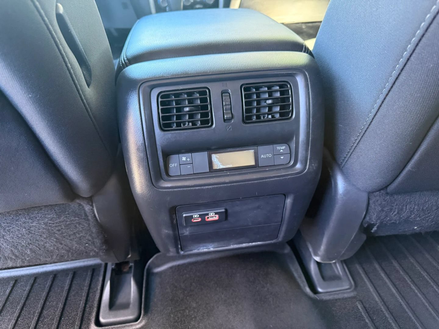 Used 2019 Nissan Pathfinder SV AWD/4WD image 30