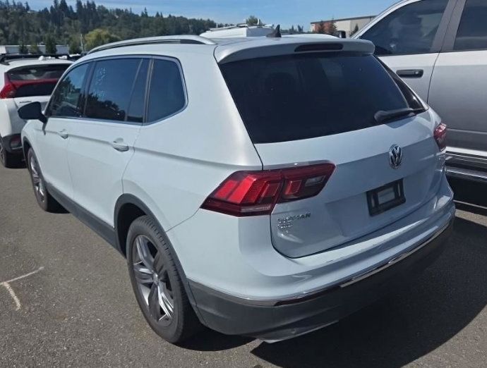 Used 2018 Volkswagen Tiguan SEL Premium w/ 3rd Row Seat Package AWD/4WD image 2