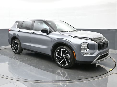 Used 2023 Mitsubishi Outlander SE AWD/4WD image 6