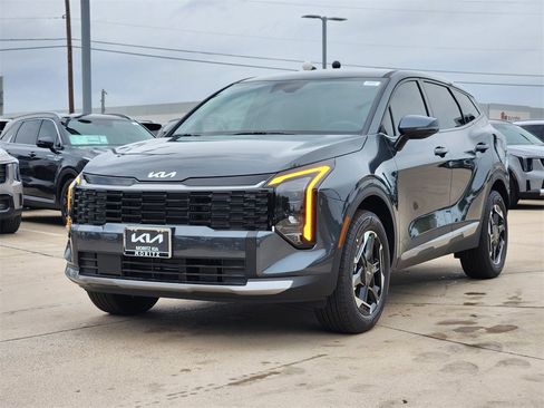 New 2026 Kia Sportage S image 2