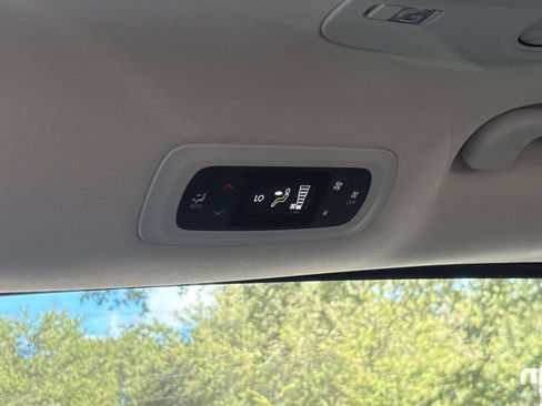 Used 2024 Chrysler Voyager LX FWD image 24