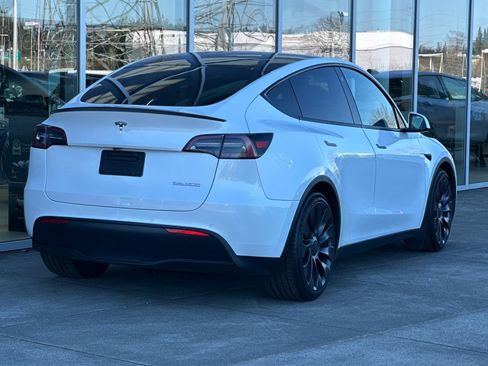 Used 2022 Tesla Model Y Performance image 3