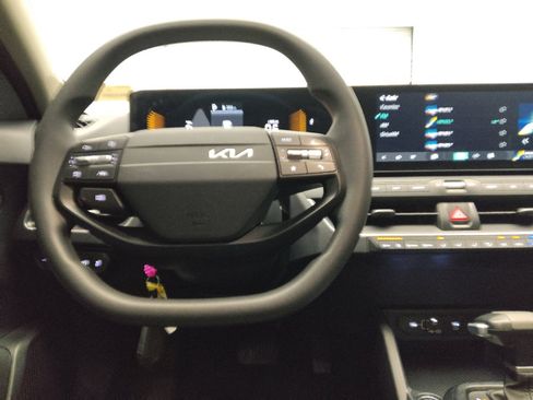 Used 2025 Kia K4 FWD image 22