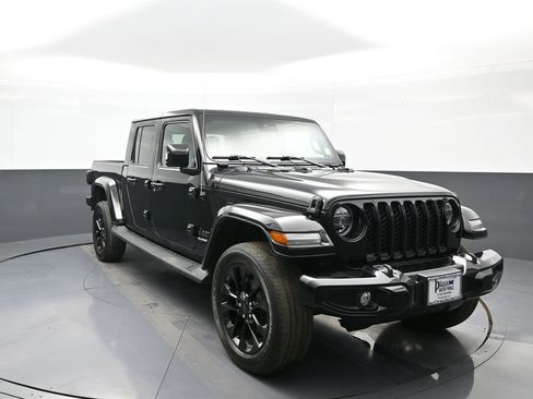 Used 2022 Jeep Gladiator Overland image 3