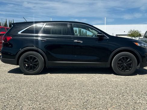 Used 2020 Kia Sorento LX FWD image 9