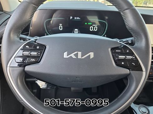 Used 2023 Kia Niro EX FWD image 30