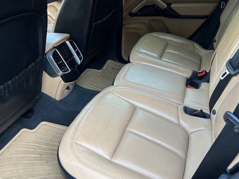 Used 2016 Porsche Cayenne AWD/4WD image 12