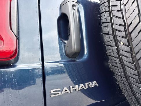 Used 2025 Jeep Wrangler Unlimited Sahara w/ Safety Group AWD/4WD image 5