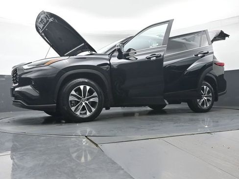 Certified 2023 Toyota Highlander XLE image 51