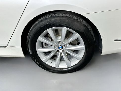 Used 2022 BMW 740i image 32