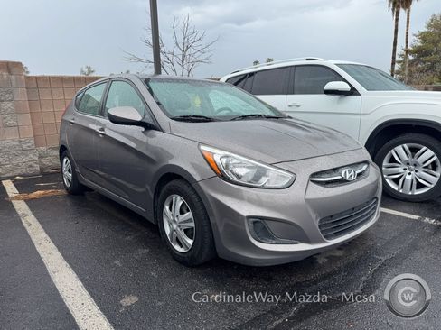 Used 2017 Hyundai Accent SE FWD image 2