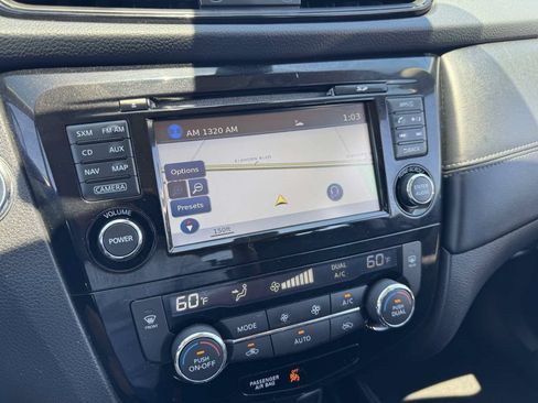 Used 2017 Nissan Rogue SL FWD image 28