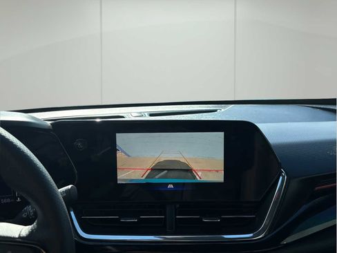 Used 2025 Chevrolet Trax RS w/ Sunroof Package FWD image 30