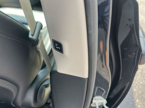 Used 2022 Chrysler Pacifica Touring-L FWD image 13