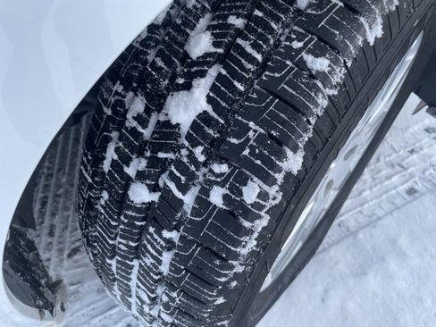 Used 2014 Chrysler Town & Country Touring image 3