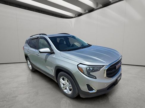 Used 2021 GMC Terrain SLE w/ Driver Convenience Package FWD image 8