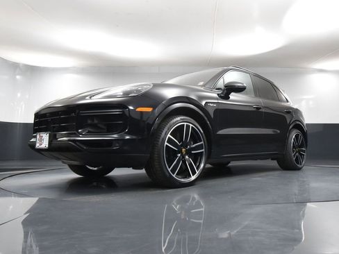 Used 2022 Porsche Cayenne Turbo S w/ Assistance Package image 59