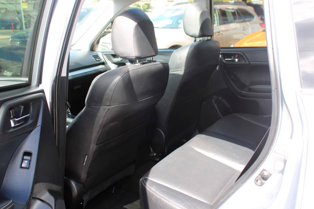 Used 2014 Subaru Forester 2.5i Limited AWD/4WD image 14