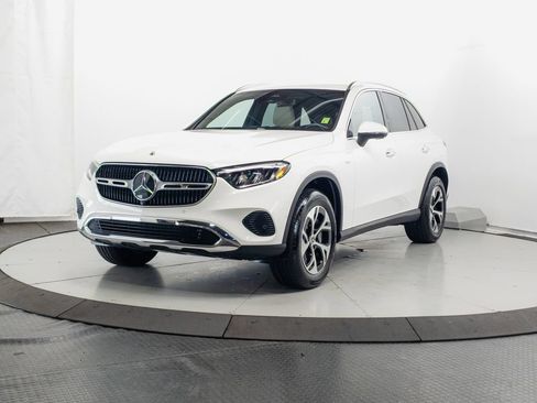 Used 2025 Mercedes-Benz GLC 350e 4MATIC image 3