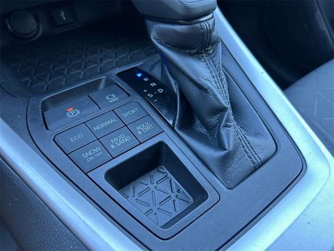 Used 2021 Toyota RAV4 XLE image 30