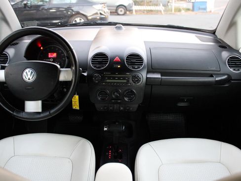 Used 2007 Volkswagen Beetle Triple White Edition image 9