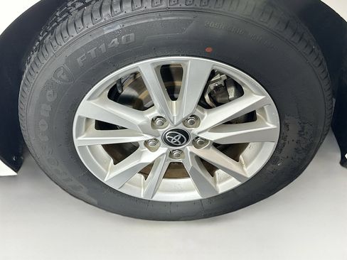 Used 2025 Toyota Camry LE image 11