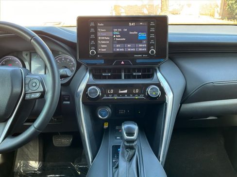 Used 2021 Toyota Venza LE w/ Carpet Mat Package (TMS) AWD/4WD image 15