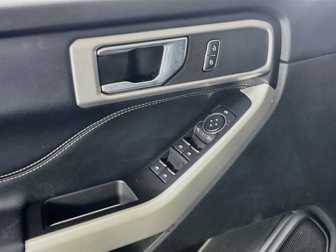 Used 2021 Ford Explorer XLT w/ Equipment Group 202A AWD/4WD image 18