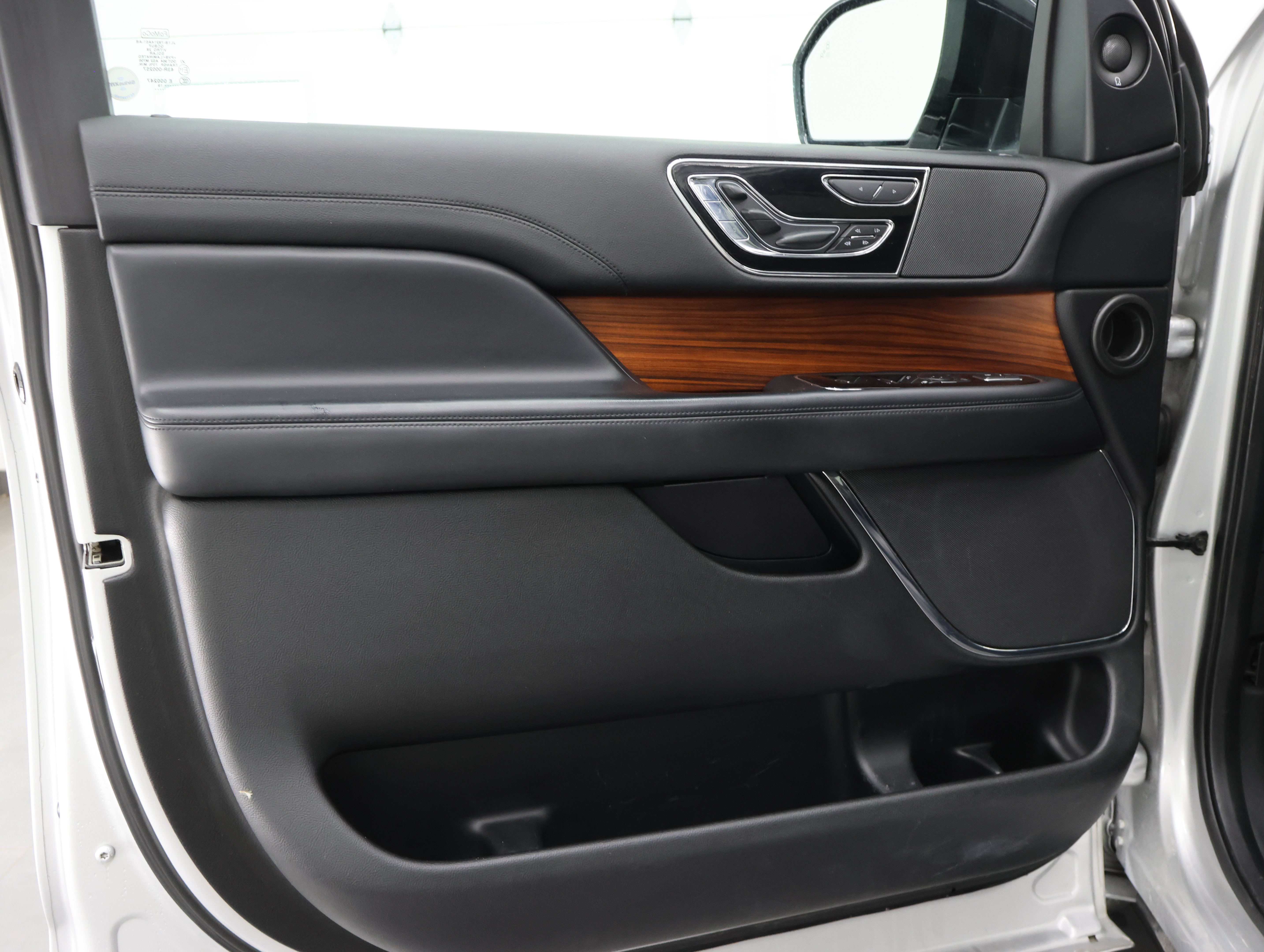 Used 2019 Lincoln Navigator Reserve w/ Cargo Package AWD/4WD image 43