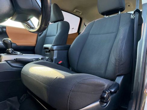 Used 2019 Toyota Tacoma SR5 image 10