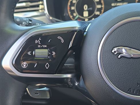 Used 2025 Jaguar F-PACE R-Dynamic S AWD/4WD image 17