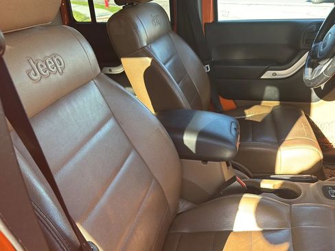 Used 2012 Jeep Wrangler Unlimited Sahara image 7