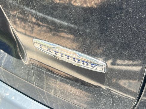 Used 2019 Jeep Cherokee Latitude w/ Popular Appearance Group AWD/4WD image 9