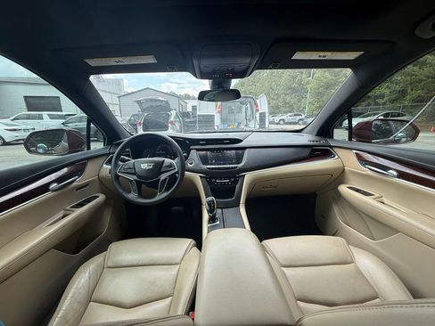 Used 2018 Cadillac XT5 Luxury w/ Driver Awareness Package FWD image 10