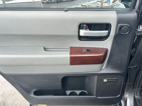Used 2015 Toyota Sequoia Platinum image 23