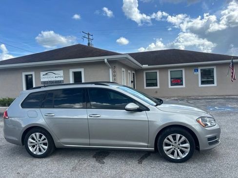 Used 2017 Volkswagen Golf S AWD/4WD image 4
