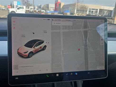 Used 2021 Tesla Model Y Long Range image 16